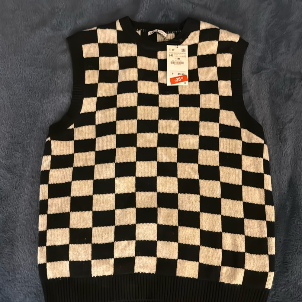 Zara crewneck sweater vest size L-XL. New. Never worn